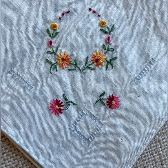 Vintage Handkerchief handembroidered and stitched from 60’s-70’s,floral, square - Picture 1 of 4